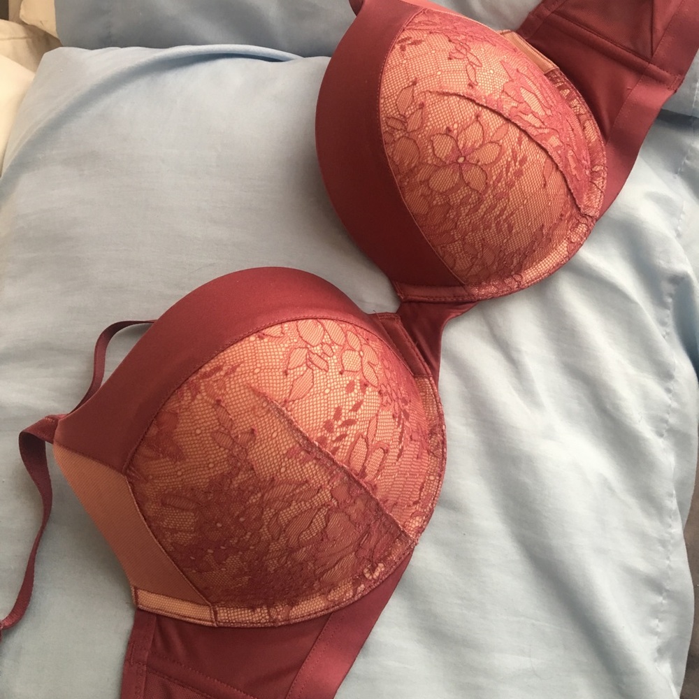 BRAND NEW VICTORIAS SECRET PUSH-UP BRA